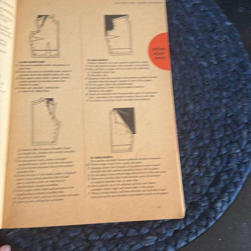 VINTAGE - 1962 - - SIMPLICITY SEWING BOOK - Picture 3 of 7